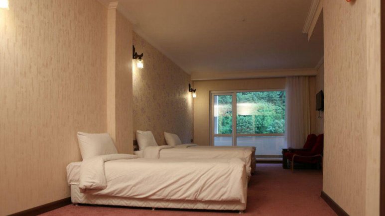 اتاق سه تخته 2 هتل شهرزاد لاهیجان